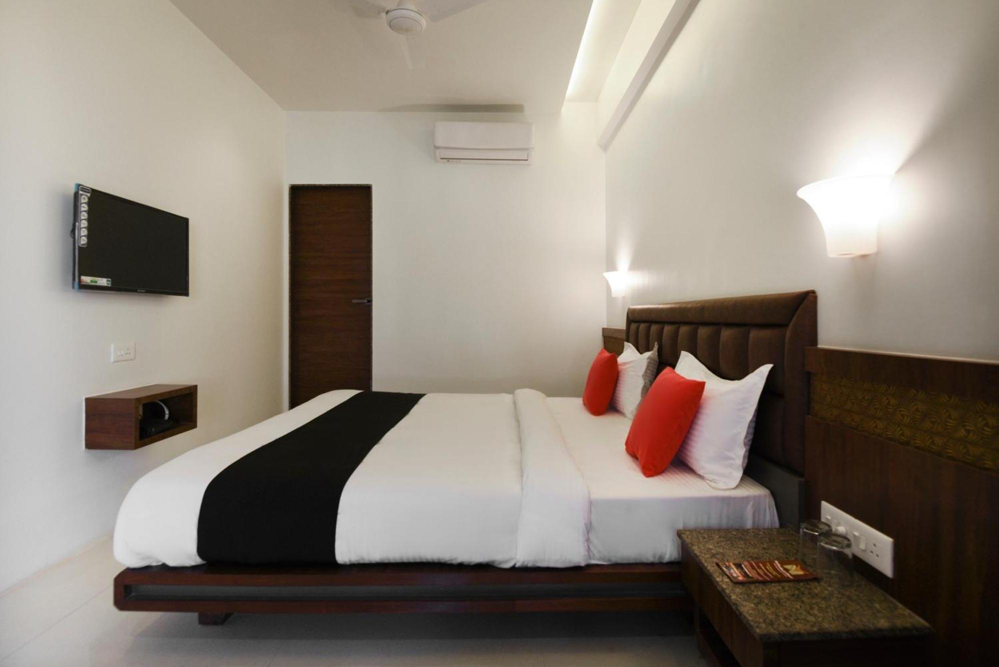 Oyo Flagship Hotel Shreeyash Executive Mangvadi Ngoại thất bức ảnh