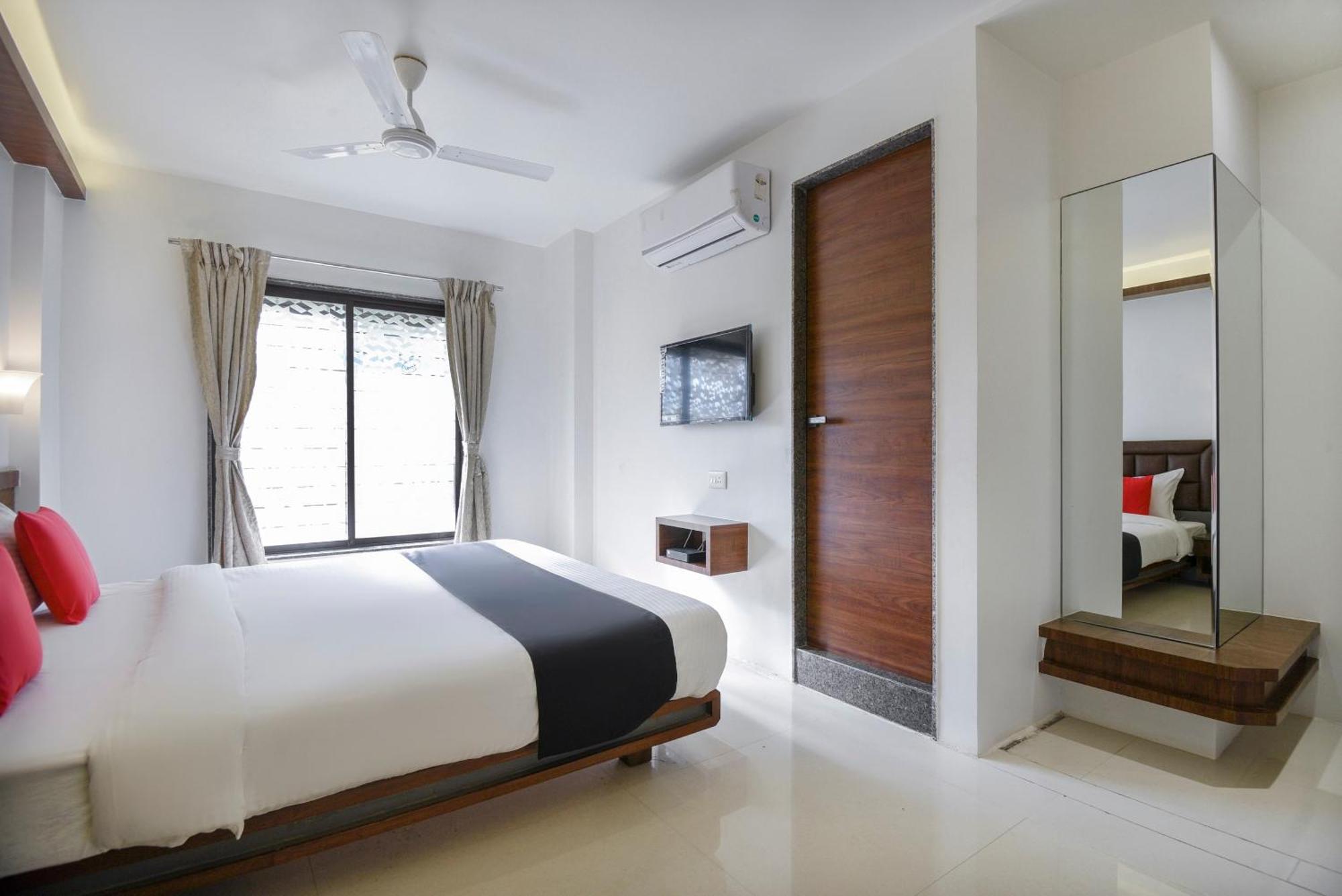 Oyo Flagship Hotel Shreeyash Executive Mangvadi Ngoại thất bức ảnh