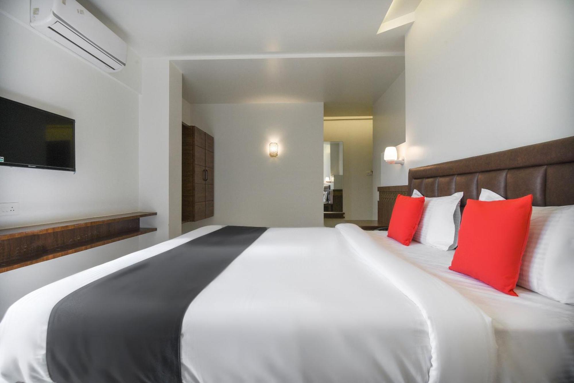 Oyo Flagship Hotel Shreeyash Executive Mangvadi Ngoại thất bức ảnh