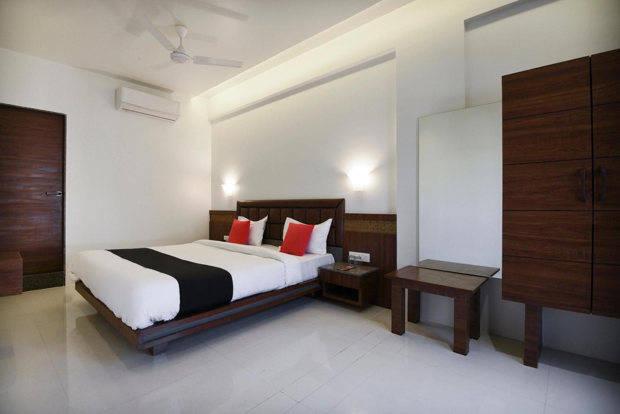 Oyo Flagship Hotel Shreeyash Executive Mangvadi Ngoại thất bức ảnh