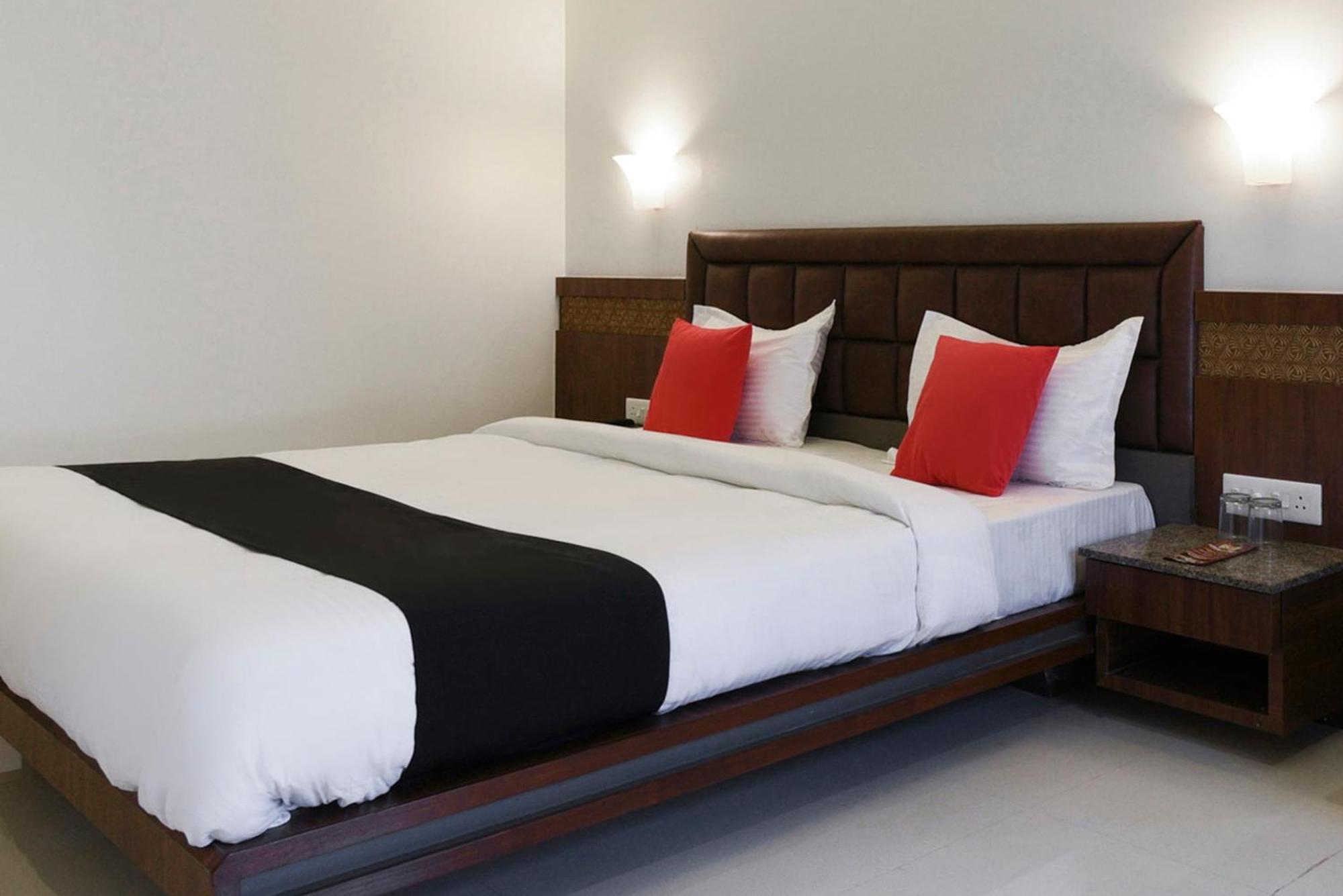 Oyo Flagship Hotel Shreeyash Executive Mangvadi Ngoại thất bức ảnh