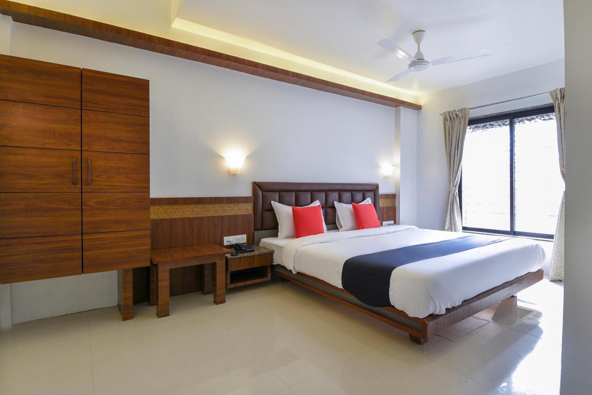Oyo Flagship Hotel Shreeyash Executive Mangvadi Ngoại thất bức ảnh