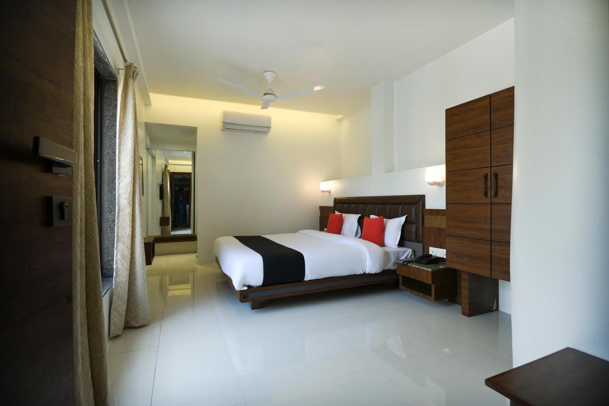 Oyo Flagship Hotel Shreeyash Executive Mangvadi Ngoại thất bức ảnh