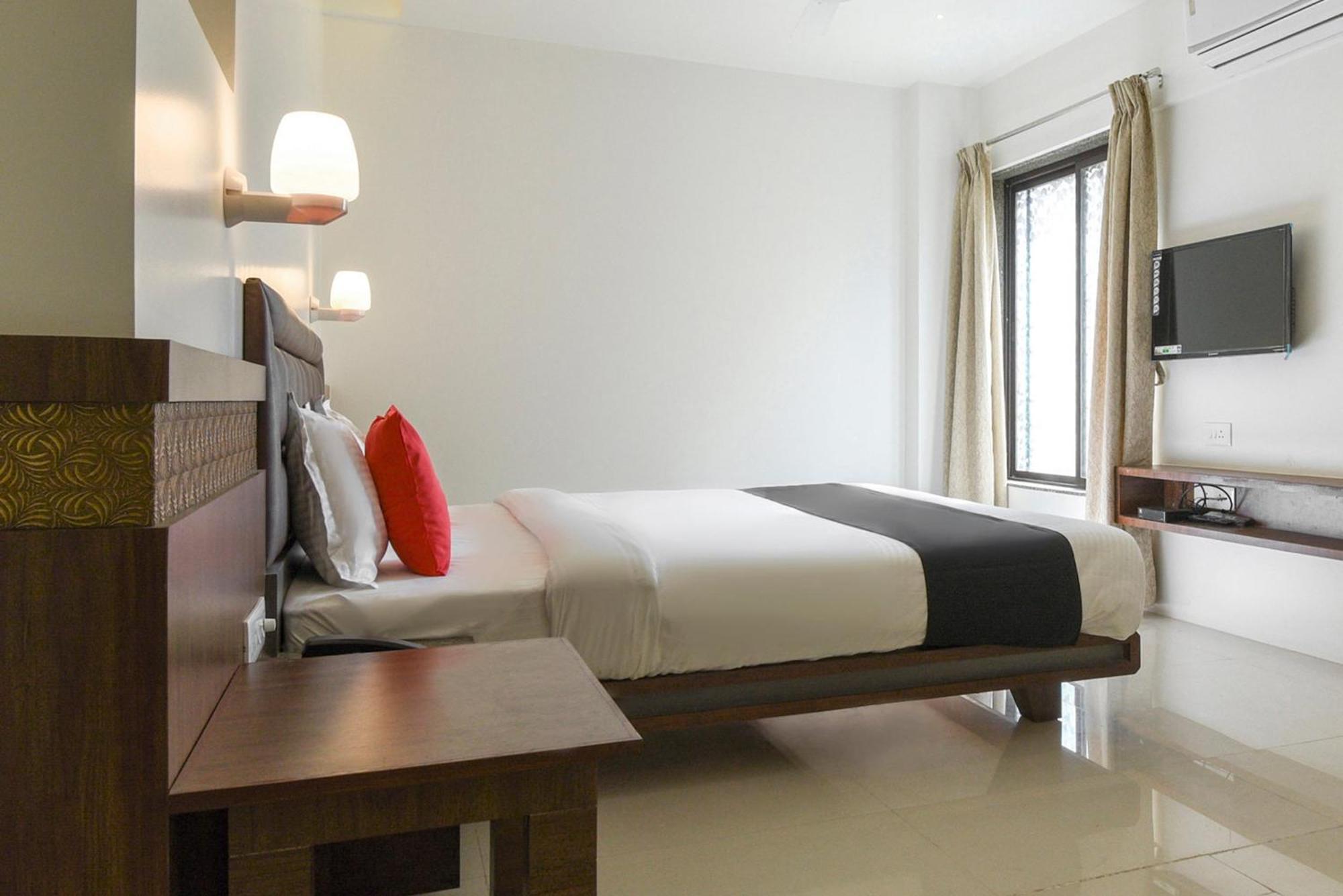 Oyo Flagship Hotel Shreeyash Executive Mangvadi Ngoại thất bức ảnh