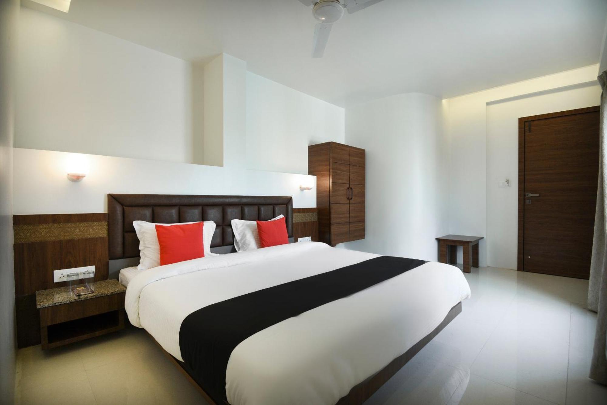 Oyo Flagship Hotel Shreeyash Executive Mangvadi Ngoại thất bức ảnh