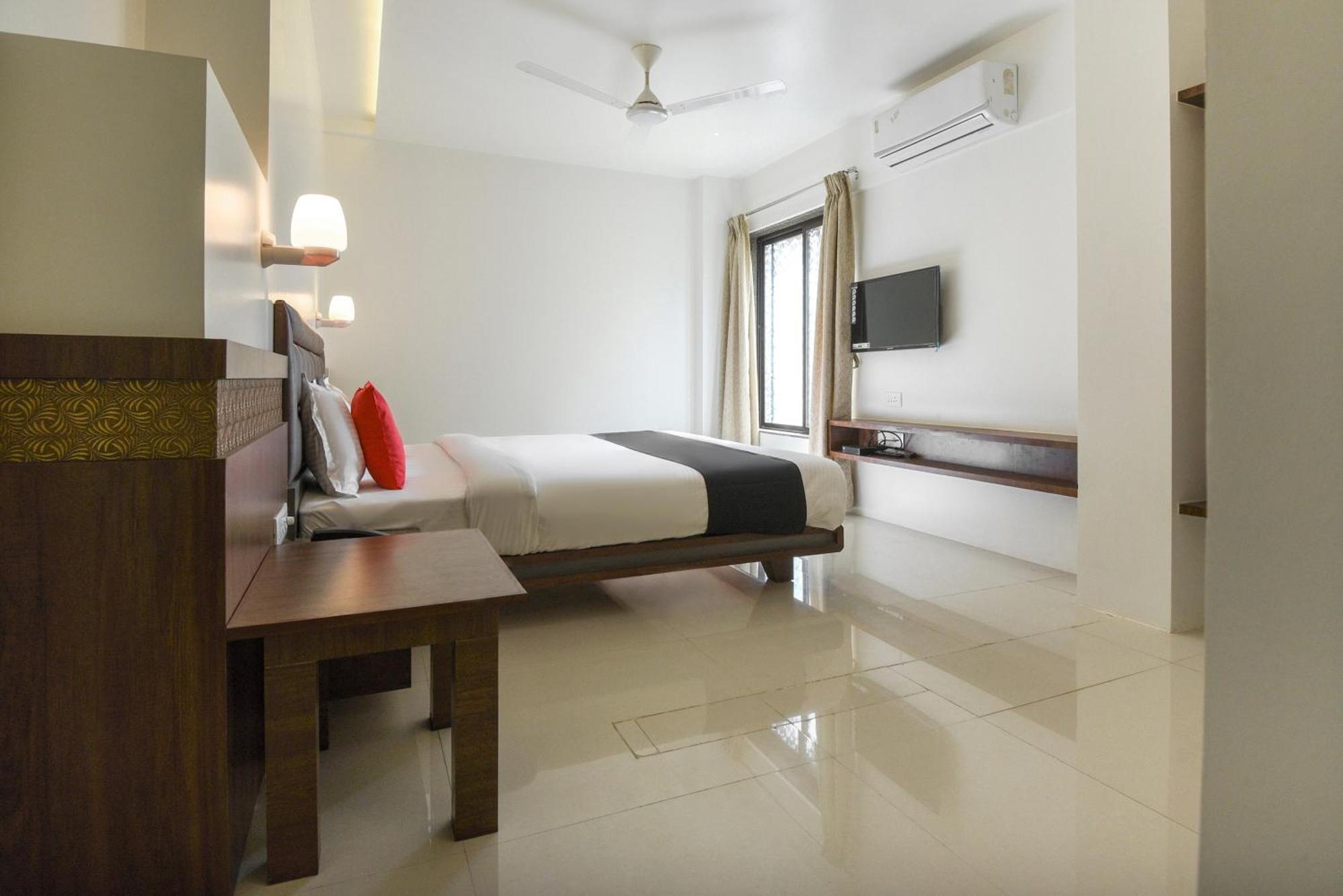 Oyo Flagship Hotel Shreeyash Executive Mangvadi Ngoại thất bức ảnh